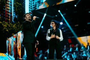 Ignazio Boschetto Instagram - “Notti magiche
Inseguendo un goal
Sotto il cielo
Di un'estate italiana” 

Il Volo e @officialnannini cantano “Un'Estate Italiana (Notti Magiche)” a #TuttiPerUno.