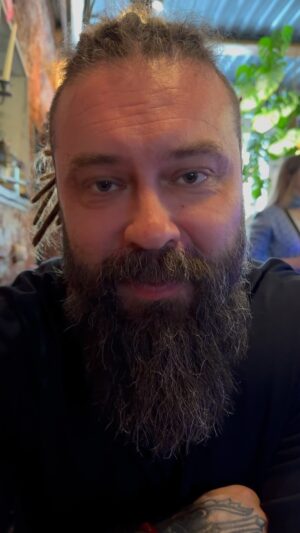 Igor Burnyshev Instagram - Люстра Бар 
19 мая 
Билеты на сайте www.buritomusic.ru