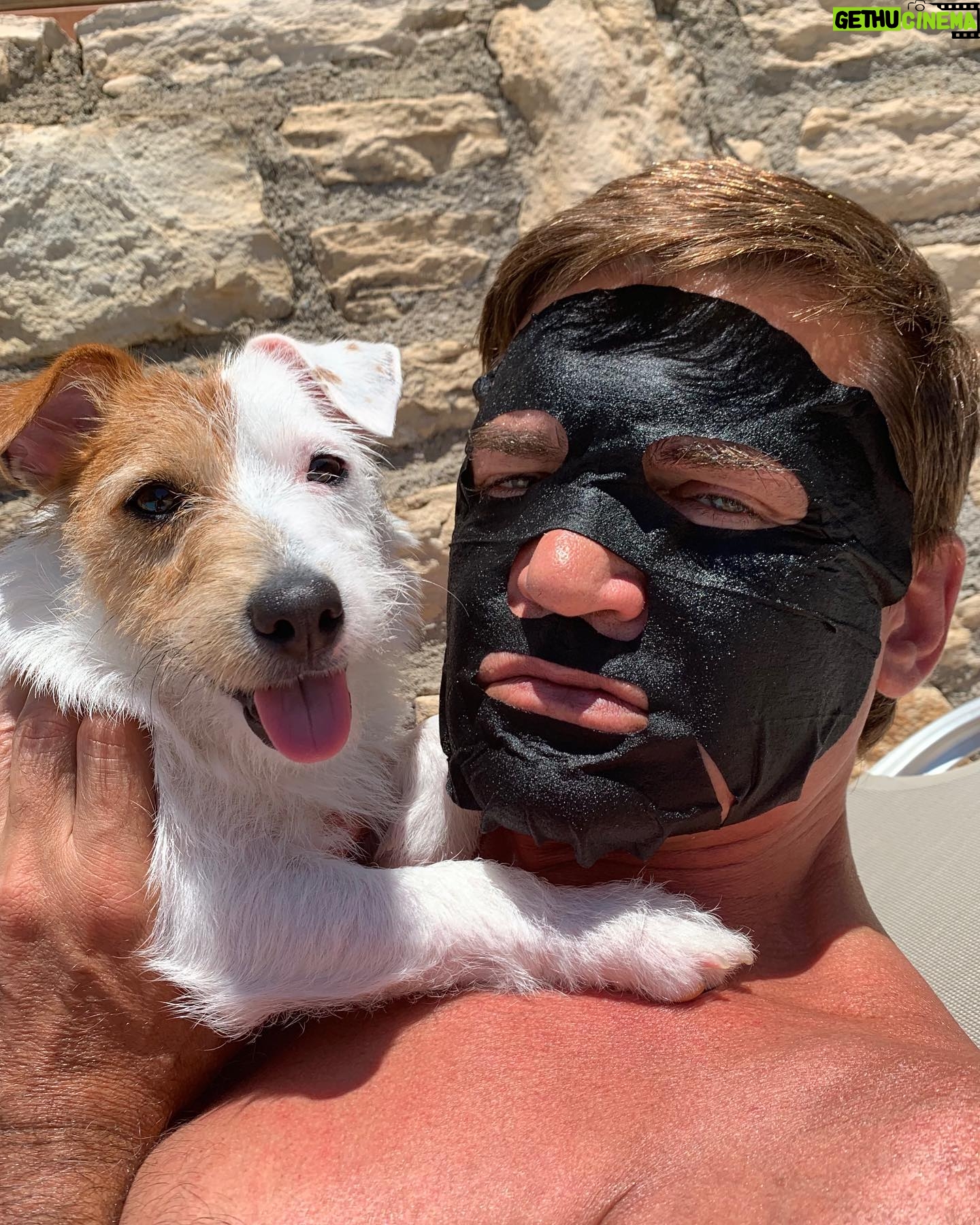 Igor Lifanov - 4.2K Likes - Хороший у нас загарчик с @cardi_medelin 🐶присоединяйтесь 😉