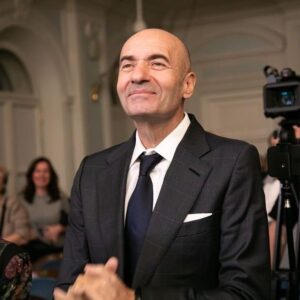 Igor Nikolayev Instagram - Вот и закончился концерт-конкурс на лучшее исполнение моего цикла «15 МЕЛОДИЙ ДЛЯ ФОРТЕПИАНО»🎹при поддержке Радио «Орфей», издательства «Музыка» и компании «Digital Project»! Благодарю детей, их родителей и педагогов со всей страны, присылавших свои записи, и приехавших в Москву на финальный концерт в Консерваторию. А победительницей стала Злата Железова (13 лет, Москва), верю - у этой юной пианистки большое будущее! На концерте весь цикл блестяще исполнила великолепная пианистка Екатерина Мечетина! Я счастлив, что мои пьесы собрали вокруг себя так много детей, захотевших их сыграть, и пусть чувство мелодии останется с ними на долгие годы!🙌❤️🎹
Фото @marinagolova