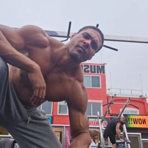 Ike Catcher Instagram - Xtrad out Xtra swole Xtra Large XXXL heavyweight pushing heavy weight on the bars #BIGGESTMANONTHEBARS 
6ft9 270lbs 
Extra extra read all about it! 
#welcome2cali 
#XXL