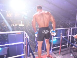 Ike Catcher Instagram - 🦍🦍🦍 
@upnextfighting 
Photos by @theiroldstuff
@adamhendershott 
#Mma 
#Debut
#BIGGESTMANONTHEBARS