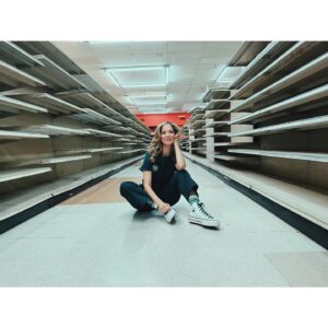 Ilana Becker Instagram - Poland Spring has sprung!

Been sitting on this one for quite some time so thrilled for y’all to meet Patty Spring. 👋🏼 

Super grateful for another opportunity to launch a campaign like this alongside friends old and new so buckle up! Your 📺s are about to get wayyy more hydrated. 💧