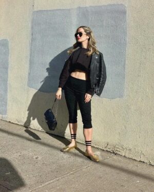 Ilana Becker Instagram - hurry 🆙 and wait in @fredasalvador 🕑🕒
.
.
.
starting this Tuesday ILANA20NYC gets you 20% off full-priced new Freda styles. this literally *never* happens so i’m hurrying up and waiting to check out with y’all. xx