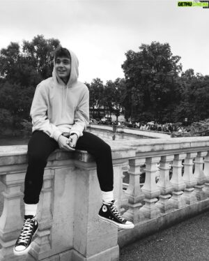 İlber Uygar Kaboğlu Instagram - İyi caption yaz az kitap oku