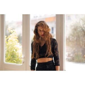 Ilianna Mavromati Instagram - Photos by @apostolis_photography 🌹
.
Thank you again @ivansvitailo_official for this incredible set @palmtreecenter 🌴
.
#actor #acting #photoshoot #photography #lovemycoworkers #lovemyfriends #lovemyjob #lovelife #joy #inspiration #palmtreecenter