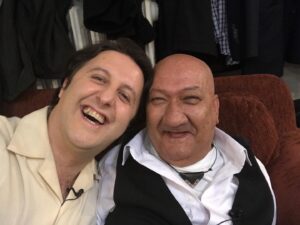İlker Ayrık Instagram - İlhan Daner benim yıldızımdı. Kim bilir kaç oyun oynadık beraber. Yüzümüzde hep bir gülümseme, hep bir kahkaha… Onunla aynı kuliste olmak bir okul, aynı sahnede olmak bir onurdu… Başımız sağ olsun…