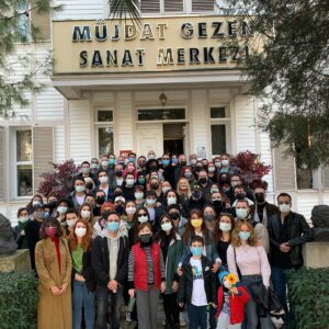 İlker Ayrık Instagram - Bu fotoğrafı da şuraya iliştiriyorum... Bugün günlerden MSM... Tüm okul arkadaşlarımla beraber diyoruz ki: #müjdathocasenbizimherşeyimizsin