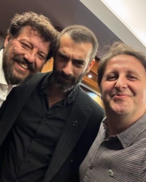 İlker Ayrık Instagram - Geçen gün, sadece 40 senede bir gerçekleşebilen “İlkerler Tutulması” gerçekleşti… Fenerbahçe sağ olsun…

Bu arada bizler soyisimlerimizle sürekli birbirimize karıştırılıyoruz. Ne şanslıyım ki süpper insanlar, müthiş oyuncularla karıştırılıyorum. 

Umarım bir sonraki İlkerler Tutulması için 40 sene beklemeyiz…

@ilkerkaleli @aksumilker