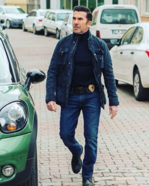 İlker İnanoğlu Instagram - Fırtınadan önceki sessizlik 🤫 #arkasokaklar The Calm Before The Storm 🎥🎬🚀🎭🧿 @arkasokaklarofficial @kanald #dizi #tv #film #istanbul #producer #production #losangles #miami #newyork #health #success #peace #wealth #love #life