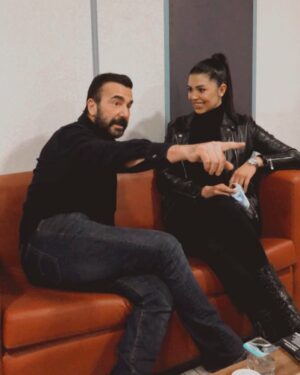 İlker İnanoğlu Instagram - Senaryoyu Anlatirken Ben 😂😂 ME TALKING ABOUT MY  SCRIPT 🧿🧿🧿🧿🎬🎬🎬