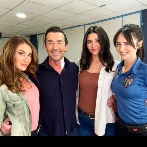 İlker İnanoğlu Instagram - CHARLINİN MELEKLERİ HEPSİNİ ÇOK SEVİYORUM 🧿❤️🙏🔥🎥🚀🎬😂🎭CHARLIES 👼 ANGELS #arkasokaklar @arkasokaklarofficial @kanald @erler.film #dizi #istanbul #tv #production #producer #sevgi #saygı #huzur #başarı #health #wealth #success #love #life #joy #miami #losangeles #newyork @merveoflaz @elayoruklu @trzgizem
