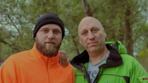 Ilya Makarov Instagram - Посмотрим сколько лайков наберут фотографии с батей и братишкой, а не вот это вот всё. Да оно и лайки конечно не главное, главное людьми оставаться, не отворачиваться друг от друга, я вам так скажу. Любите. Любите и не бойтесь, а я погнал.