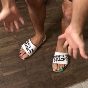 Ilya Polyanskiy Instagram - Вам нравятся стулья, но вы устали от назойливого застревания? 🪑 Хотите пойти погулять с друзьями, но не знаете как выбраться? 🤷‍♂️ От вас ушла жена и над вами смеются коллеги на работе? 
Не отчаивайтесь 💥🤡💥
Вам поможет наш беспроигрышный лайфхак 🤜🏻🦶🏻🤛🏿
К вам вернётся жена и вас повысят на работе 
И вы больше не будете избегать стульев🦶🏻 
Ставь табурет если постоянно застреваешь о ножки стульев 🪑
Репост если чаще ножки стульев застревает в тебе 🍩
И переходи на страницу к ➡️ @novak_max 🦵🏻 там мало полезных но много советов 👊🏻
#лайфхаки #стулья #ноги #свобода