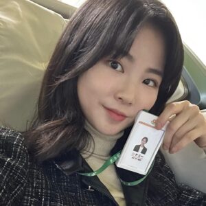 Im So-yun Instagram - 야한사진관 15,16부에 
나 김예나 깜짝이로 나온다구~?
회사 안마의자에서 월루하는 시간이 제일 좋아 >~< 아빠 짱!

#야한사진관