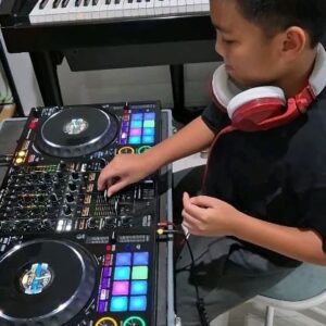 Imam Darto Instagram - Boleh juga ni bocah!! Kalo ada sunatan-sunatan bisa lah ditanggep.. @tika.hendarto