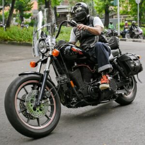 Imam Darto Instagram - "Dan milik Allah-lah apa yang ada di langit dan apa yang ada di Bumi." Tidak ada yang bisa kita sombongkan, sebab semua hanya titipan. Motor ini aja saya pinjam.

Ya Allah, saya siap dititipin uang 100 milyar. InsyaAllah amanah. Aamiin.