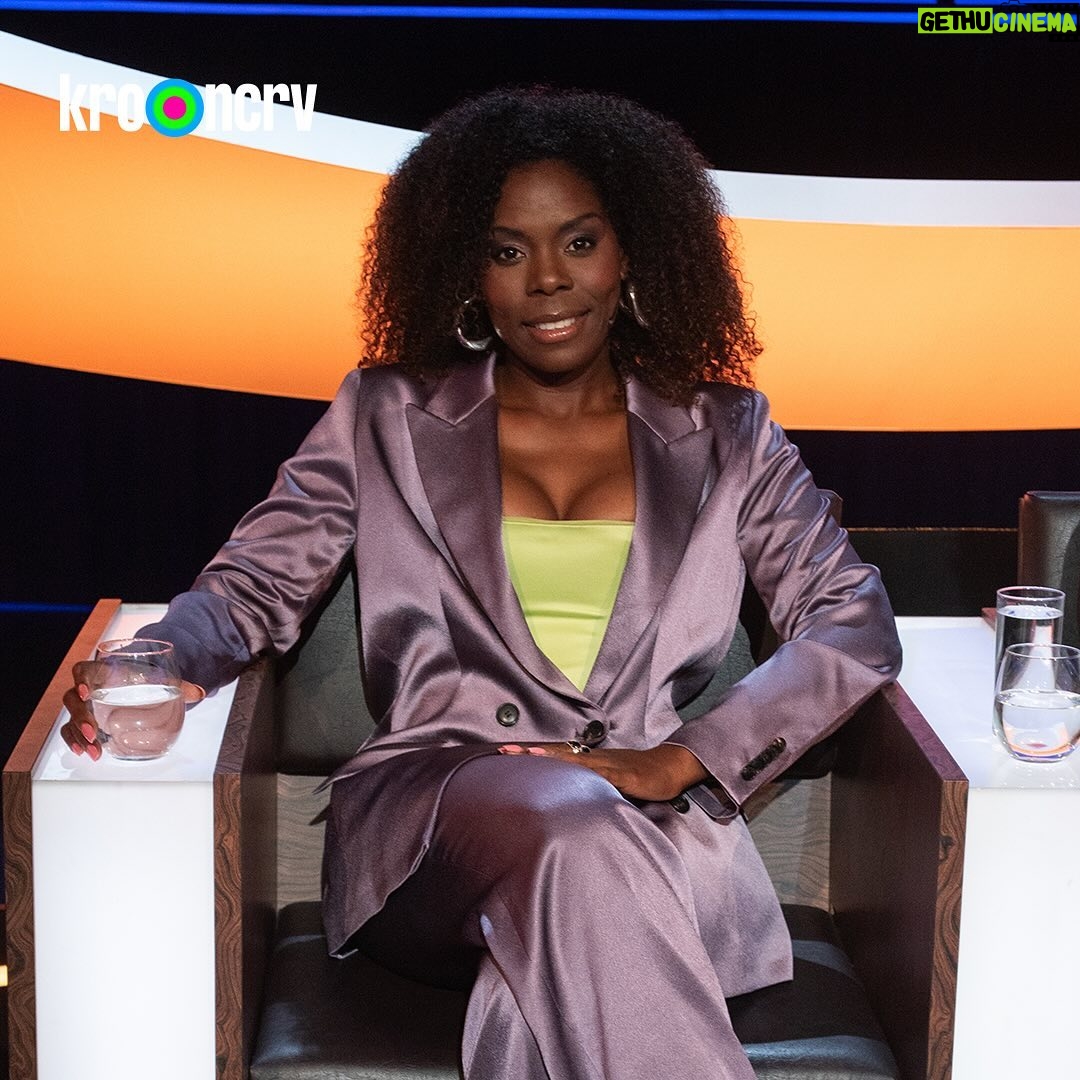 Imanuelle Grives - 756 Likes - Al een paar jaar dansen we om elkaar heen. Dit jaar heb ik de stoute schoenen aangetrokken (gestyled door: @maureenpowel) en heb ik āJAā gezegd!
IK DOE MEE AAN āDE SLIMSTE MENSā!
Hoe denk je dat ik ga presteren?