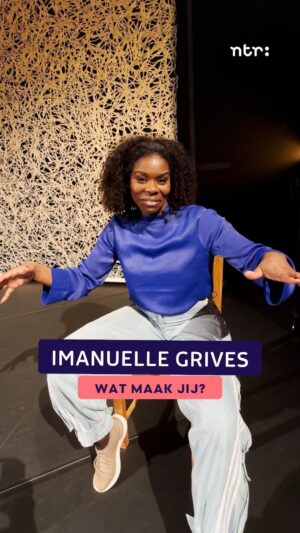 Imanuelle Grives Instagram - Wat maakt Imanuelle Grives? 

Je ziet @imanuelleg nu in het theater met de voorstelling ‘Mensen zoals jij’ van Floris van Delft, een persoonlijk familieverhaal over de kracht van stilte én de impact van zwijgen. 

Drie generaties kunnen of willen niet praten over belangrijke gevoelens en gedachten. Aan de eettafel praten ze met elkaar over van alles, maar niet over alles. Wat betekenen gesprekken als ziekte, verlangen en angst, niet op tafel mogen of kunnen komen? Wie heeft er baat bij, en wie heeft er last van?

📅 t/m 3 mei in theaters door het land 
🎟️ Via @ditiswatwedoen