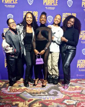 Imanuelle Grives Instagram - De film 'The color Purple' was écht geweldig! Een waardige remake van een prachtig verhaal!

⭐⭐⭐⭐⭐

En met deze prachtige topvrouwen Chillen, is altijd een leuke extra! 
💜💜💜💜💜