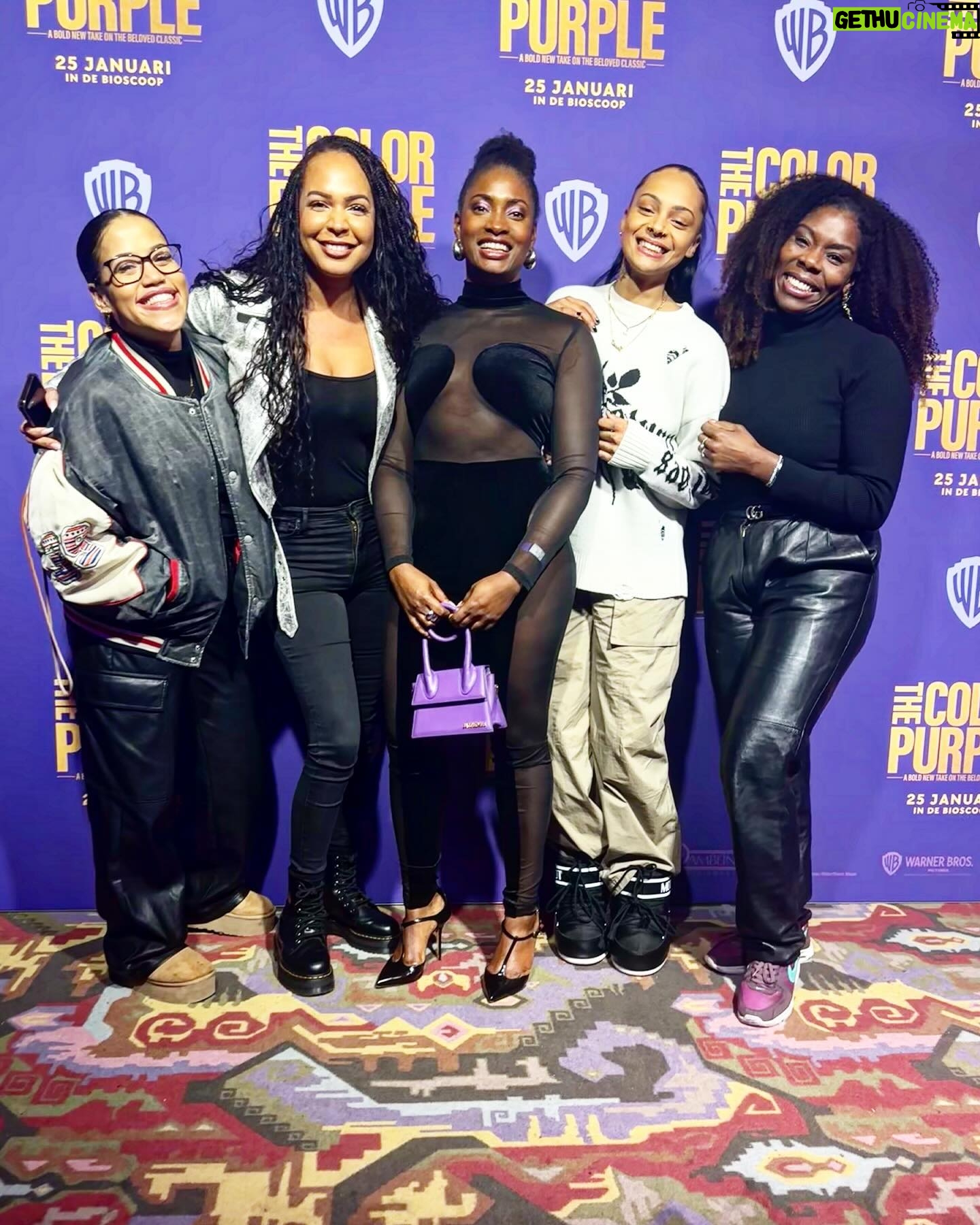 Imanuelle Grives - 405 Likes - De film 'The color Purple' was Ʃcht geweldig! Een waardige remake van een prachtig verhaal!
āāāāā
En met deze prachtige topvrouwen Chillen, is altijd een leuke extra!
ššššš