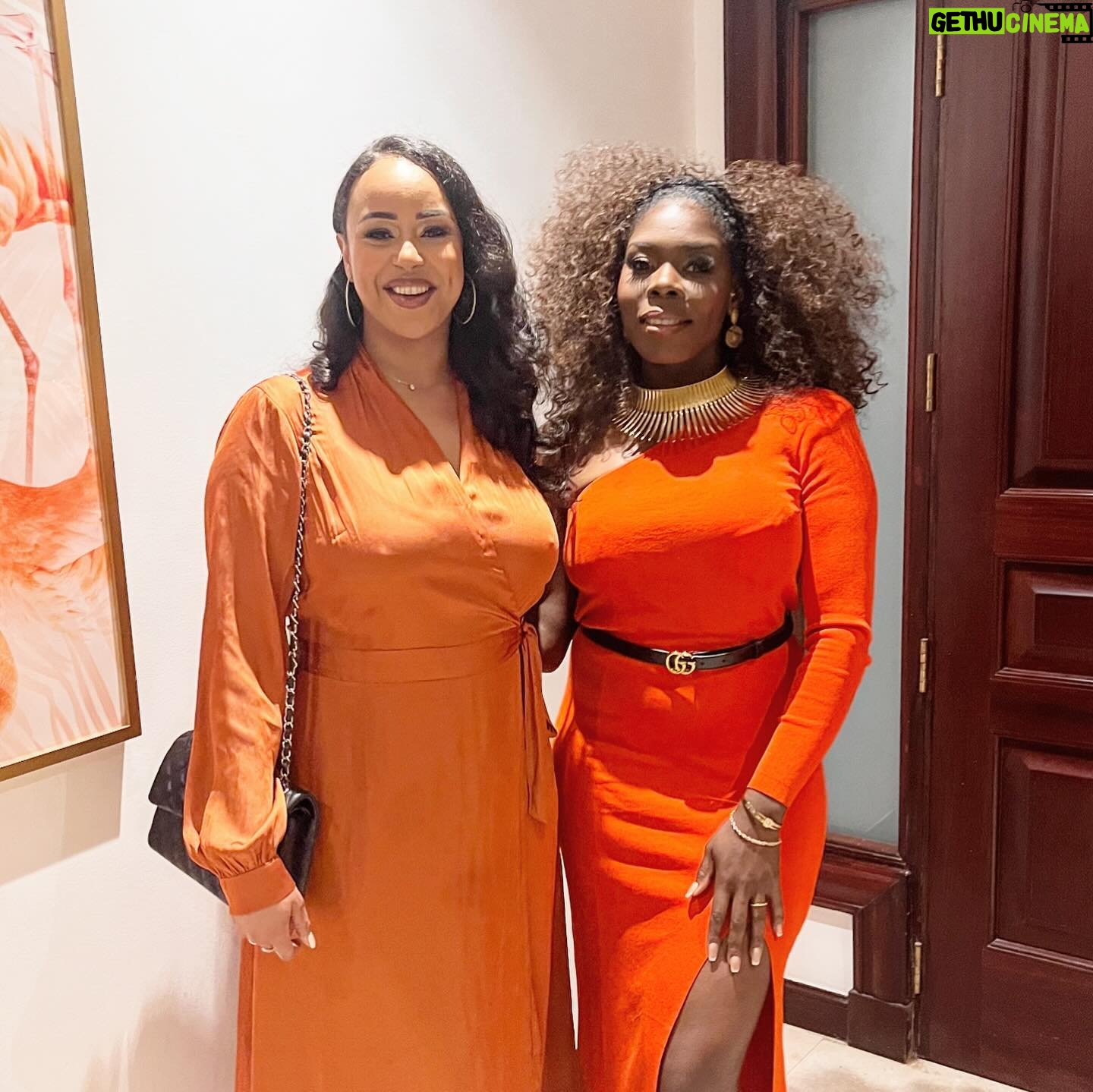 Imanuelle Grives - 583 Likes - Op Kingsday kan een spam met mijn favoriete āOrange momentsā š§”š§”š§”š§” niet ontbrekenā¦
1. My birthday in Cape Verde ā24
2. Premiere van āde Vuurlinieā ā23
3. Shoot met mān zus @alexahbk ā20
4. Op de set bij āZina 2ā 2024
5. Vrijwilligerswerk in Suriname met @ilonkaelmontfoundation en @hesdylonwijk ā23
6. Geweldige view over Istanbul @bramhotel_istanbul ā23
7. Dubai sipping on a Yacht ā23
8. Bij @hotelpeperpot in Suriname ā23
9. Met mān baby @saharmaquillage in Dubai ā23
10. Groepsfoto met de Koninklijke familie na het optreden met @ditiswatwedoen op Kingsday 2023 in Ahoy.
Vandaag ben ik lekker tranquillo op Kingsday! Wat doen jullie allemaal? Waar zĆjn jullie?
.
.
.
.
.
.
.
.
.
#kingsday #kingsday2024 #orange #orangoutfits #dubai #koningsdag #koningsdag2024 #solotrips #womantravel #womentravel #capeverde #boavista #performance #