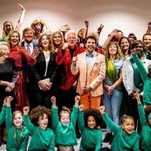Imanuelle Grives Instagram - Op Kingsday kan een spam met mijn favoriete “Orange moments” 🧡🧡🧡🧡 niet ontbreken…

1. My birthday in Cape Verde ‘24 
2. Premiere van ‘de Vuurlinie’ ‘23
3. Shoot met m’n zus @alexahbk ‘20
4. Op de set bij ‘Zina 2’ 2024
5. Vrijwilligerswerk in Suriname met @ilonkaelmontfoundation  en @hesdylonwijk ‘23
6. Geweldige view over Istanbul  @bramhotel_istanbul ‘23
7. Dubai sipping on a Yacht ‘23
8. Bij @hotelpeperpot in Suriname ‘23
9. Met m’n baby @saharmaquillage in Dubai ‘23
10. Groepsfoto met de Koninklijke familie na het optreden met @ditiswatwedoen op Kingsday 2023 in Ahoy. 

Vandaag ben ik lekker tranquillo op Kingsday! Wat doen jullie allemaal? Waar zíjn jullie?
.
.
.
.
.
.
.
.
.
#kingsday #kingsday2024 #orange #orangoutfits #dubai #koningsdag #koningsdag2024 #solotrips #womantravel #womentravel #capeverde #boavista #performance #