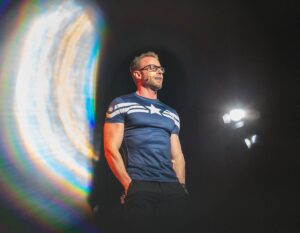 Immanuel Casto Instagram - Dopo il triplo sold out di Bologna, sono felicissimo di annunciare che la prima data estiva sarà proprio in questa (mia) città! La trovate alla fine di questo carosello, con le bellissime foto di @gino.nardo Gino.nardo scattate al @capitolpordenone 

Prevendite già attive [link in bio]

In generale, grazie al vostro sostegno, stiamo già pensando ad una tranche estiva del tour, in location più grandi. 
Ve ne sono profondamente grato 🧡
#noneranobattute