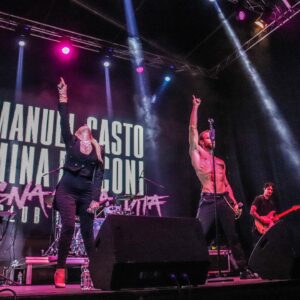 Immanuel Casto Instagram - A quasi un anno esatto dal suo debutto, si è concluso al @padovapridevillage l’INSEGNAMI LA VITA TOUR.

Manuel: 
Questo tour congiunto con @rominafalconi è stato indubbiamente una delle esperienze artistiche più belle della mia vita, che mi ha permesso di sperimentare ed espormi, nello spazio sicuro della finzione artistica, in modi che non credevo possibili e ai quali non riuscirò più a rinunciare. Grazie per avermelo permesso. Inoltre, come vedete dalle foto, ho deciso di protestare contro il cambiamento climatico risparmiando sui costumi. Tutto il resto lo dice meglio Romina nel commento qui sotto.

Romina: 
Quando ho appreso di avere l'opportunità di andare in tour con il mio socio e migliore amico, sapevo già che avrei vissuto dei momenti incredibili, momenti che mi porterò dietro per tutta la vita. 
Questo tour da una stagione è durato un anno, ed è grazie al pubblico se abbiamo avuto la possibilità di metterci a nudo, di studiare maniacalmente tutte le formule che poi abbiamo creato, dai club ai teatri, passando per i festival e i pride.
Quella complicità, quelle risate, i nostri repertori e caratteri diversi, che tuttavia si sposano da dio sul palco, sono stati il più bel regalo di quest'anno per me.
Grazie @immanuelcasto , per te ci sarò sempre e so che tu ci sarai. 

Alla fine, il ringraziamento va a @freaknchic , in particolare a Jacopo Levantaci.
Ai Disumani: @mobnello  @nikk_savinelli e @keen80 .
Ai signori del mixer: Giorgio Nesci, Riccardo Demarosi, Filippo Stanzani.
A Rocca, alla Gaga Symphony. A @lorenzobosio per averci regalato la migliore conclusione di tour potessimo desiderare.
Ma il grazie più grande è per voi, che ci avete amato così tanto da farci stravolgere i piani ❤️

Foto di @therealunicorngram , @stenox79 @instanite_official
@phlarized @istrionicaustica @nicklo_bb (sule foto il singolo tag)