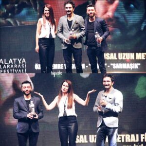İnanç Konukçu Instagram - Malatya Film Festivali... En İyi Erkek Oyuncu Kristal Kayısı; tarif edemeyeceğim bir mutluluk duydum... Emeği geçen herkese sarılmak istiyorum :) #muff #miff #malatyafilmfestivali