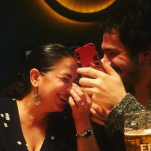 İnanç Konukçu Instagram - Canım ablam gelmiş de gidiyormuş... iki gözümün çiçeği ;)🙏😊