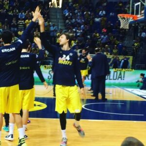 İnanç Konukçu Instagram - Şşşşşşşşş Fenerbahçe ✌️✌✌✌👊🏼😊👏👏👏
