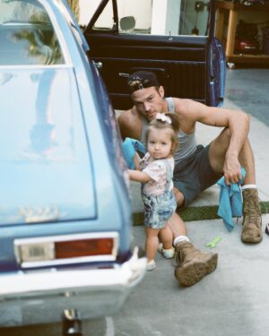 Inanna Sarkis Instagram - Happy Fathers Day to the only person Nova wants to hang out with more than me 🥰 @matthew_noszka