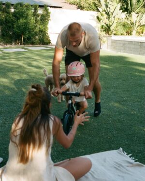 Inanna Sarkis Instagram - Happy Fathers Day to the only person Nova wants to hang out with more than me 🥰 @matthew_noszka
