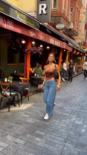 Índia Branquinho Instagram - Loved strolling the vibrant streets of Istanbul