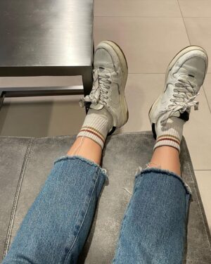 India Jarvis Instagram - same person different bathroom 🦋