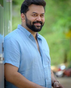 Indrajith Sukumaran Instagram - 🩵

#MaarivillinGopurangal #lastleg 
#filming

PC : @sethu_athippillil