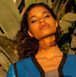 Indrani Pal-Chaudhuri Instagram - Zuma Blue - So much fun shooting with the brilliant and beautiful @helenahoward_officially 

Photos by @indranipc 
Makeup and hair by @monna.main.makeup Produced by #GKReid Special thanks @darkostallionstv 
.
.
.
.
#zumabeach #aloevera #naturelovers #bipocartists #femalefilmmakers #HelenaHoward #IndraniPal-Chaudhuri #directorslife