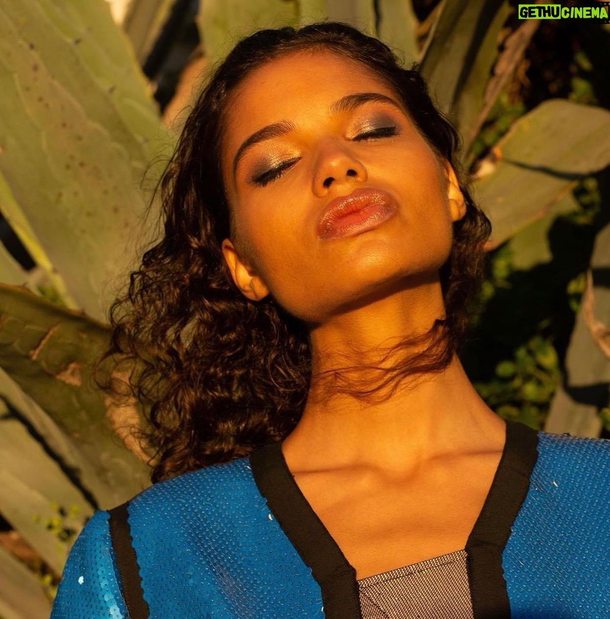 Indrani Pal-Chaudhuri - 534 Likes - Zuma Blue - So much fun shooting with the brilliant and beautiful @helenahoward_officially
Photos by @indranipc
Makeup and hair by @monna.main.makeup Produced by #GKReid Special thanks @darkostallionstv
.
.
.
.
#zumabeach #aloevera #naturelovers #bipocartists #femalefilmmakers #HelenaHoward #IndraniPal-Chaudhuri #directorslife