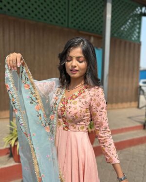Indraxi Kanjilal Instagram - Romanticising morning happy pics of mine. 🖇️
.
.
.
.
#indraxikanjilal #happy #morning #sunshine #sunkissed #smile #smilemore #pink #blue #indianoutfit #indianwear #indian #browngirl #brownskingirls #instadaily #instalike #instafashion #instalove #instamood