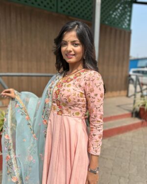 Indraxi Kanjilal Instagram - Romanticising morning happy pics of mine. 🖇️
.
.
.
.
#indraxikanjilal #happy #morning #sunshine #sunkissed #smile #smilemore #pink #blue #indianoutfit #indianwear #indian #browngirl #brownskingirls #instadaily #instalike #instafashion #instalove #instamood