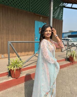 Indraxi Kanjilal Instagram - Romanticising morning happy pics of mine. 🖇️
.
.
.
.
#indraxikanjilal #happy #morning #sunshine #sunkissed #smile #smilemore #pink #blue #indianoutfit #indianwear #indian #browngirl #brownskingirls #instadaily #instalike #instafashion #instalove #instamood