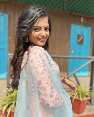 Indraxi Kanjilal Instagram - Romanticising morning happy pics of mine. 🖇️
.
.
.
.
#indraxikanjilal #happy #morning #sunshine #sunkissed #smile #smilemore #pink #blue #indianoutfit #indianwear #indian #browngirl #brownskingirls #instadaily #instalike #instafashion #instalove #instamood