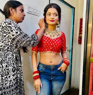 Indraxi Kanjilal Instagram - Getting wedding ready is fun I guess🥳
Ps: these pics were stored for so long that I almost forgot got to post these🤭
.
.
.
.
#indraxikanjilal #fun #wedding #réel #dailysoap #indiantelevisionactress #post #new #trending #trendingnow #me #happyme #beingme #havingfun #smiley