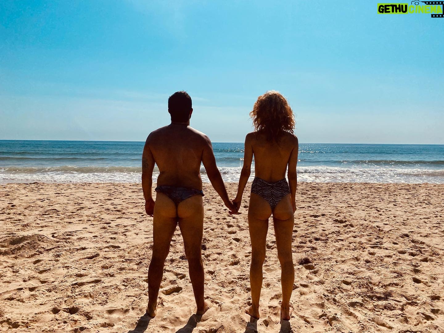Inês Curado - 1.8K Likes - Parabéns✨
36 anos.
De conquistas, de muito trabalho, de muita dedicação, de muito amor, de muito crescimento, de muitos sonhos, de muita esperança, de muitas amizades, de muitos desafios, de muitos encontros, de muitas gargalhadas, de muita humildade, de muito companheirismo, de derrotas e de vitórias, 36 anos de muita vida e a aprender a vivê-la cada vez melhor.
Os teus 36 foram assim, com Amor, com Sol, com Sal, com Mar e Livres no nosso cantinho preferido.
Que seja sempre assim, até aos 90 e veremos se essa bilha se mantém com essa qualidade de fazer inveja a qualquer modelo! 🍑😂
16.Outubro.21
❤️
Ps. Quando tivermos outro filho está proibido de nascer em Outubro!!!! 🤦🏻♀️
#ohelderitofezanos
#oagapitonaoteminstagram #masselheenviarembikinisdefiodentaltalvezfaçaum #issoouumacasa 😂