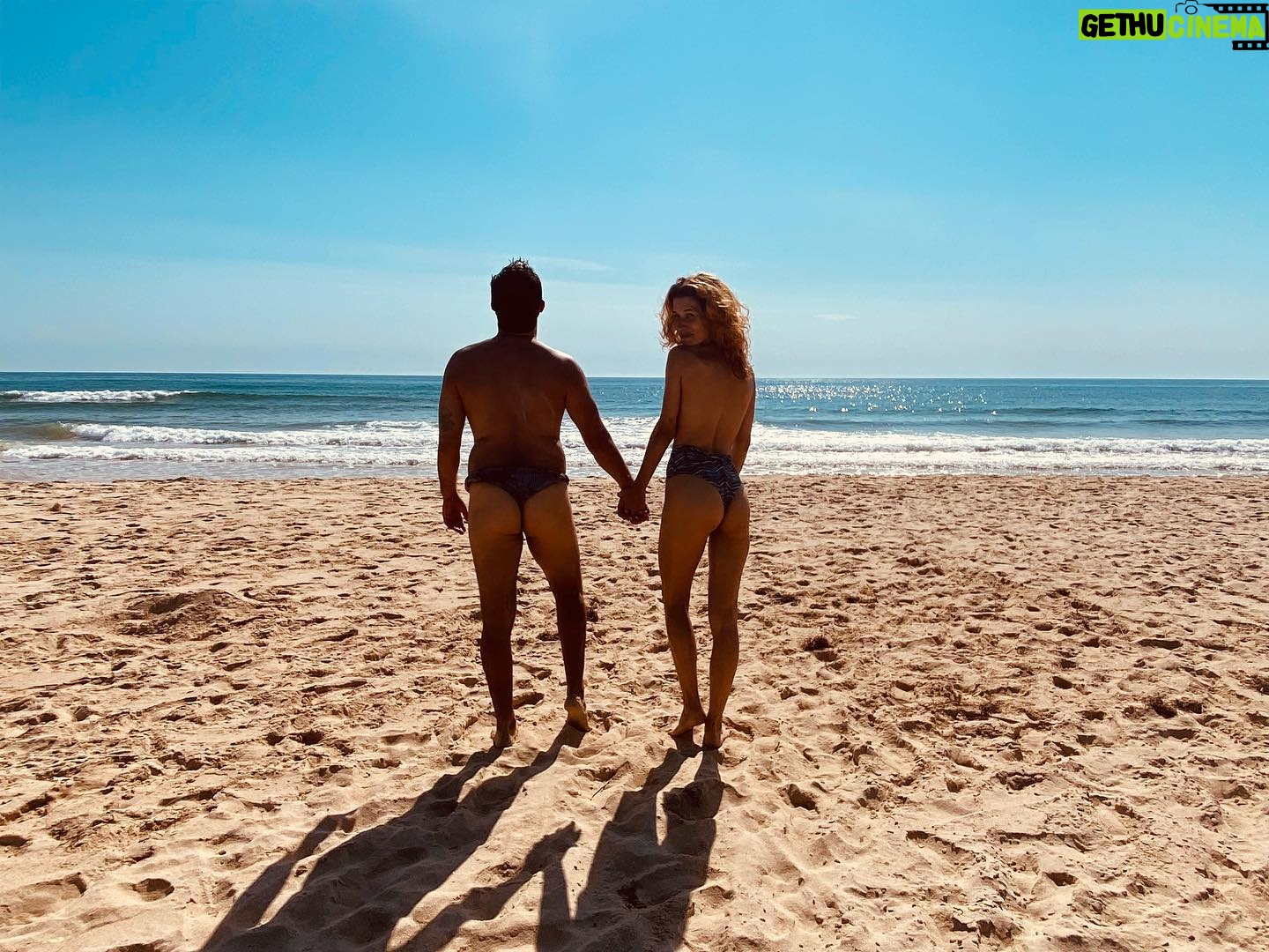 Inês Curado - 1.8K Likes - Parabéns✨
36 anos.
De conquistas, de muito trabalho, de muita dedicação, de muito amor, de muito crescimento, de muitos sonhos, de muita esperança, de muitas amizades, de muitos desafios, de muitos encontros, de muitas gargalhadas, de muita humildade, de muito companheirismo, de derrotas e de vitórias, 36 anos de muita vida e a aprender a vivê-la cada vez melhor.
Os teus 36 foram assim, com Amor, com Sol, com Sal, com Mar e Livres no nosso cantinho preferido.
Que seja sempre assim, até aos 90 e veremos se essa bilha se mantém com essa qualidade de fazer inveja a qualquer modelo! 🍑😂
16.Outubro.21
❤️
Ps. Quando tivermos outro filho está proibido de nascer em Outubro!!!! 🤦🏻♀️
#ohelderitofezanos
#oagapitonaoteminstagram #masselheenviarembikinisdefiodentaltalvezfaçaum #issoouumacasa 😂