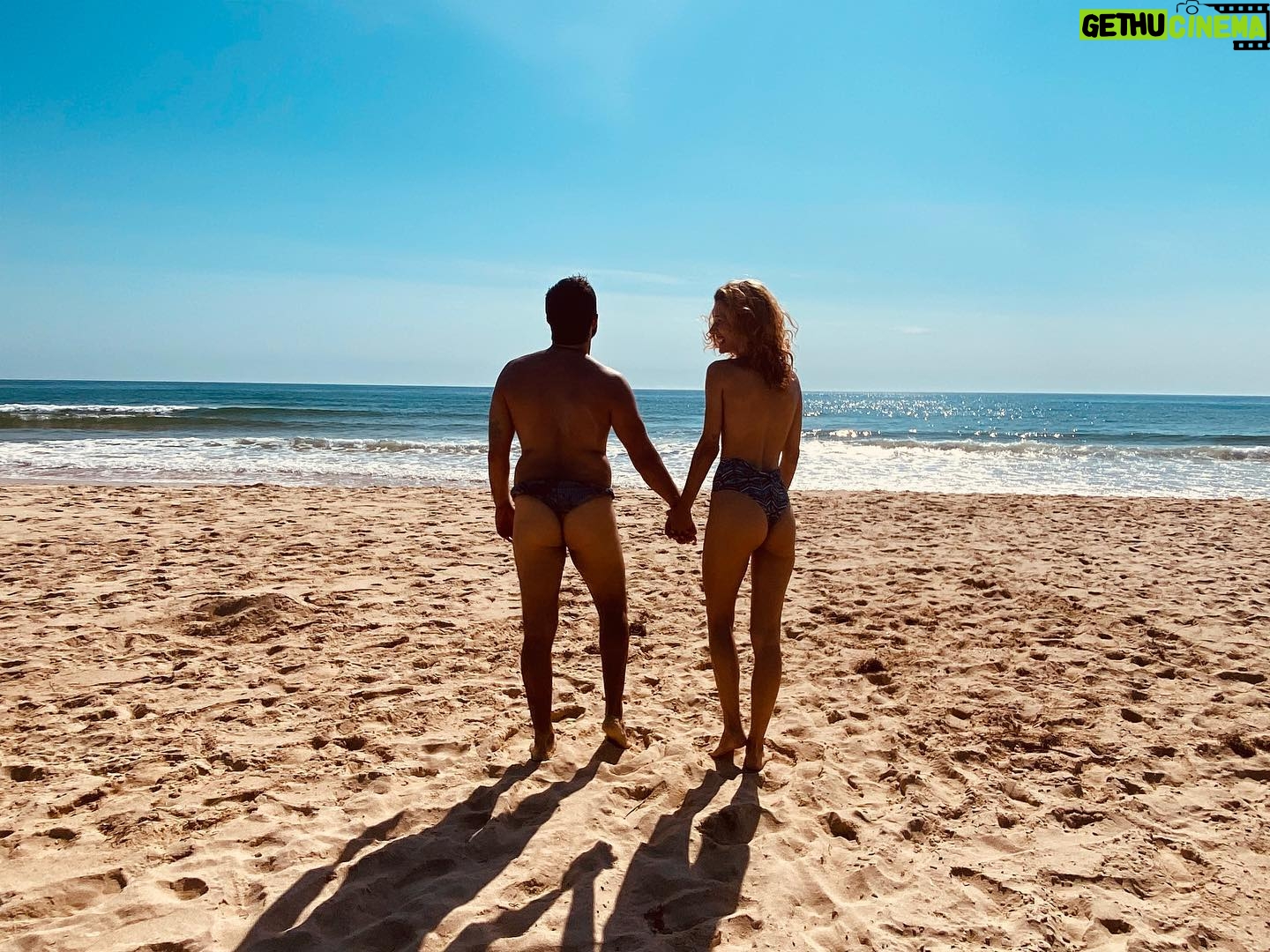 Inês Curado - 1.8K Likes - Parabéns✨
36 anos.
De conquistas, de muito trabalho, de muita dedicação, de muito amor, de muito crescimento, de muitos sonhos, de muita esperança, de muitas amizades, de muitos desafios, de muitos encontros, de muitas gargalhadas, de muita humildade, de muito companheirismo, de derrotas e de vitórias, 36 anos de muita vida e a aprender a vivê-la cada vez melhor.
Os teus 36 foram assim, com Amor, com Sol, com Sal, com Mar e Livres no nosso cantinho preferido.
Que seja sempre assim, até aos 90 e veremos se essa bilha se mantém com essa qualidade de fazer inveja a qualquer modelo! 🍑😂
16.Outubro.21
❤️
Ps. Quando tivermos outro filho está proibido de nascer em Outubro!!!! 🤦🏻♀️
#ohelderitofezanos
#oagapitonaoteminstagram #masselheenviarembikinisdefiodentaltalvezfaçaum #issoouumacasa 😂
