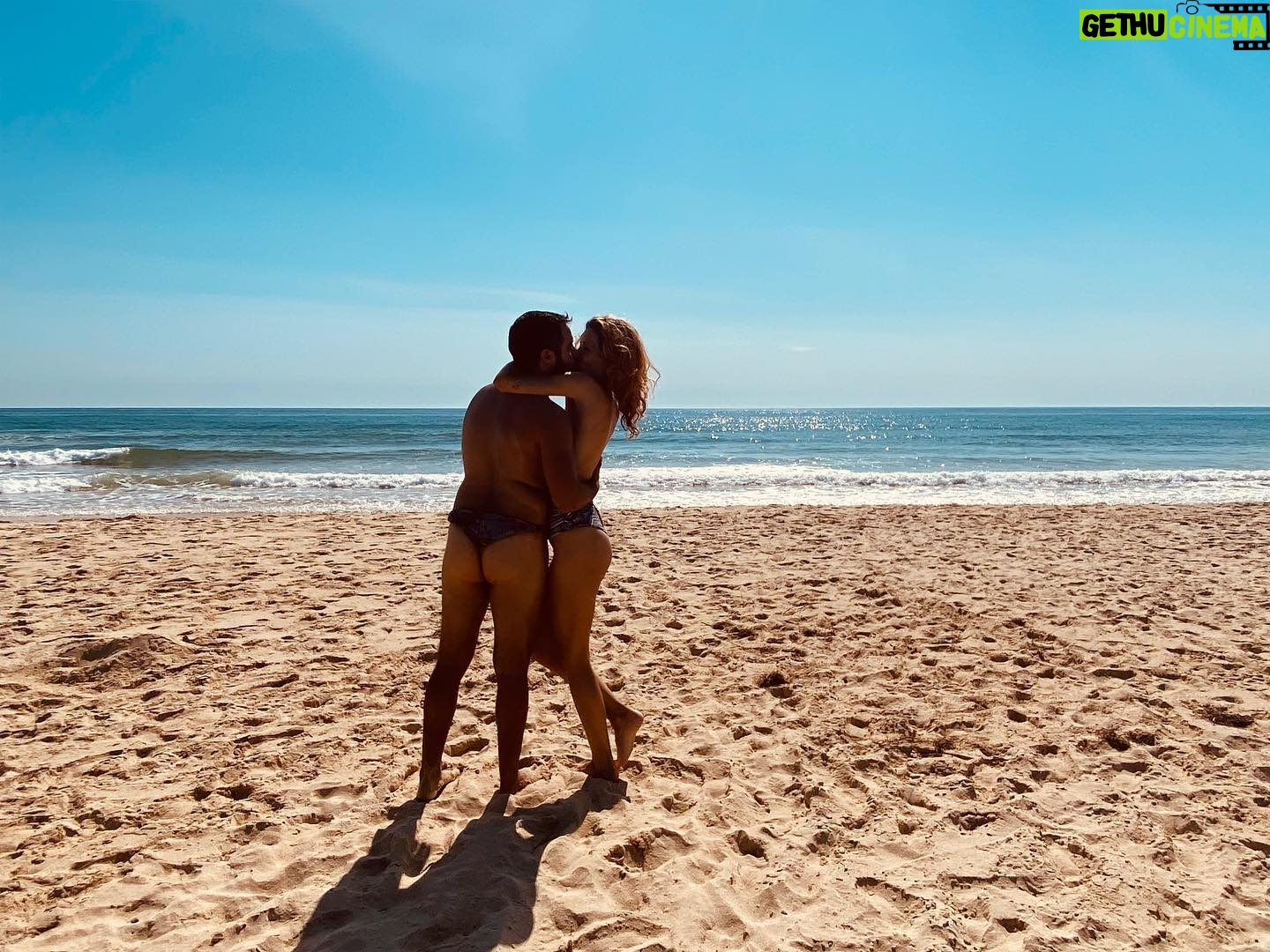 Inês Curado - 1.8K Likes - Parabéns✨
36 anos.
De conquistas, de muito trabalho, de muita dedicação, de muito amor, de muito crescimento, de muitos sonhos, de muita esperança, de muitas amizades, de muitos desafios, de muitos encontros, de muitas gargalhadas, de muita humildade, de muito companheirismo, de derrotas e de vitórias, 36 anos de muita vida e a aprender a vivê-la cada vez melhor.
Os teus 36 foram assim, com Amor, com Sol, com Sal, com Mar e Livres no nosso cantinho preferido.
Que seja sempre assim, até aos 90 e veremos se essa bilha se mantém com essa qualidade de fazer inveja a qualquer modelo! 🍑😂
16.Outubro.21
❤️
Ps. Quando tivermos outro filho está proibido de nascer em Outubro!!!! 🤦🏻♀️
#ohelderitofezanos
#oagapitonaoteminstagram #masselheenviarembikinisdefiodentaltalvezfaçaum #issoouumacasa 😂
