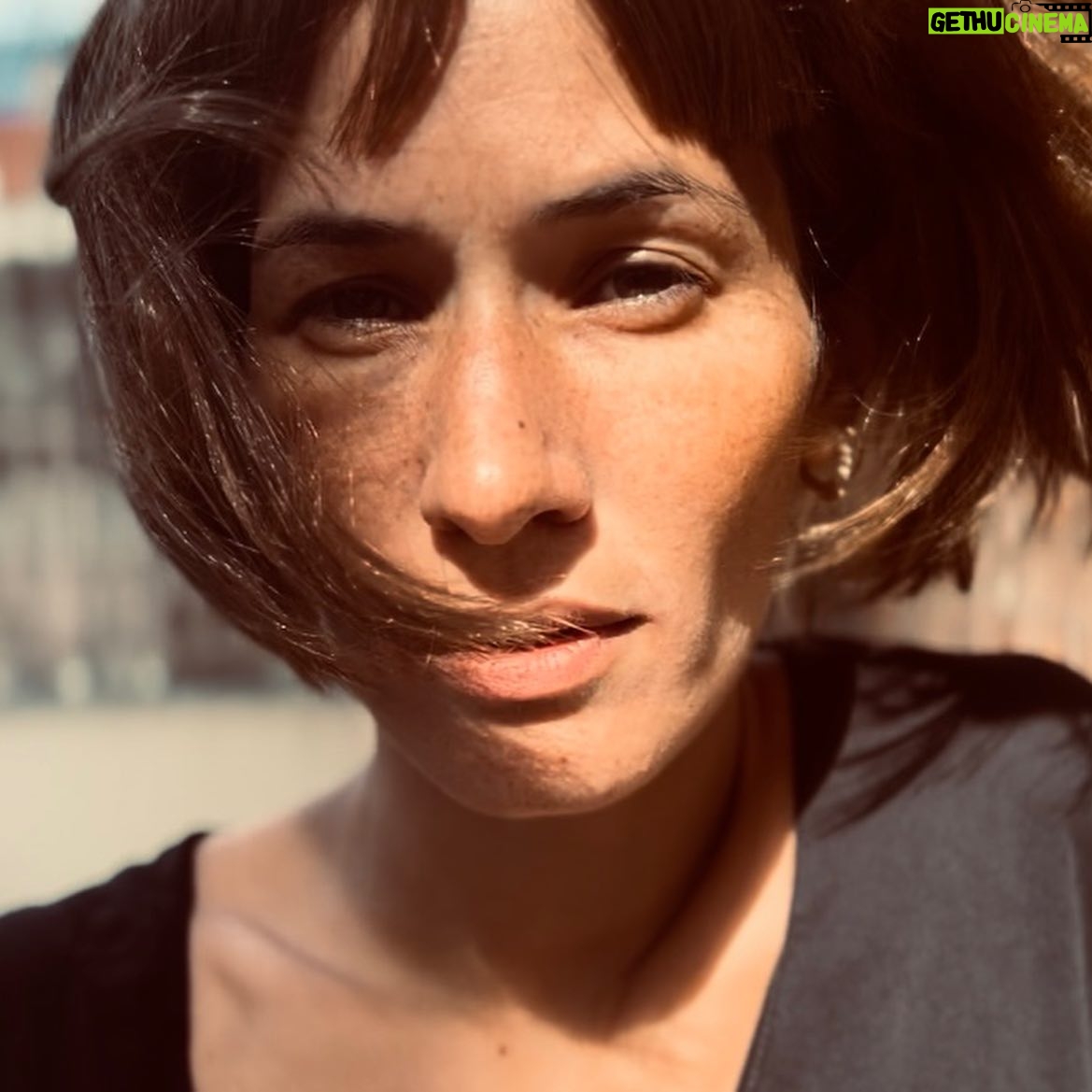 Inês Curado - 286 Likes - “Frames da Curta Vida de Uma Peruca Comprada à Pressa Numa Qualquer Loja de Lisboa” ❤️