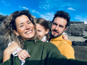 Inês Curado Instagram - Juntos na Vida, no Amor, no Trabalho e na Terceira 💙

Eles são a minha maior benção, o meu sonho tornado realidade. E estes dias que vivemos na Terceira ficarão para sempre gravados em nós. Tenho tanto tanto para partilhar deste paraíso que foi casa e ninho para nós, que foi a primeira viagem de avião da nossa filha, que foi família. Prometo que vou partilhar tudo. 

A beleza desta ilha é avassaladora mas as pessoas conseguem ser ainda mais bonitas do que toda a ilha.

Obrigada a todos por tudo. 

💙